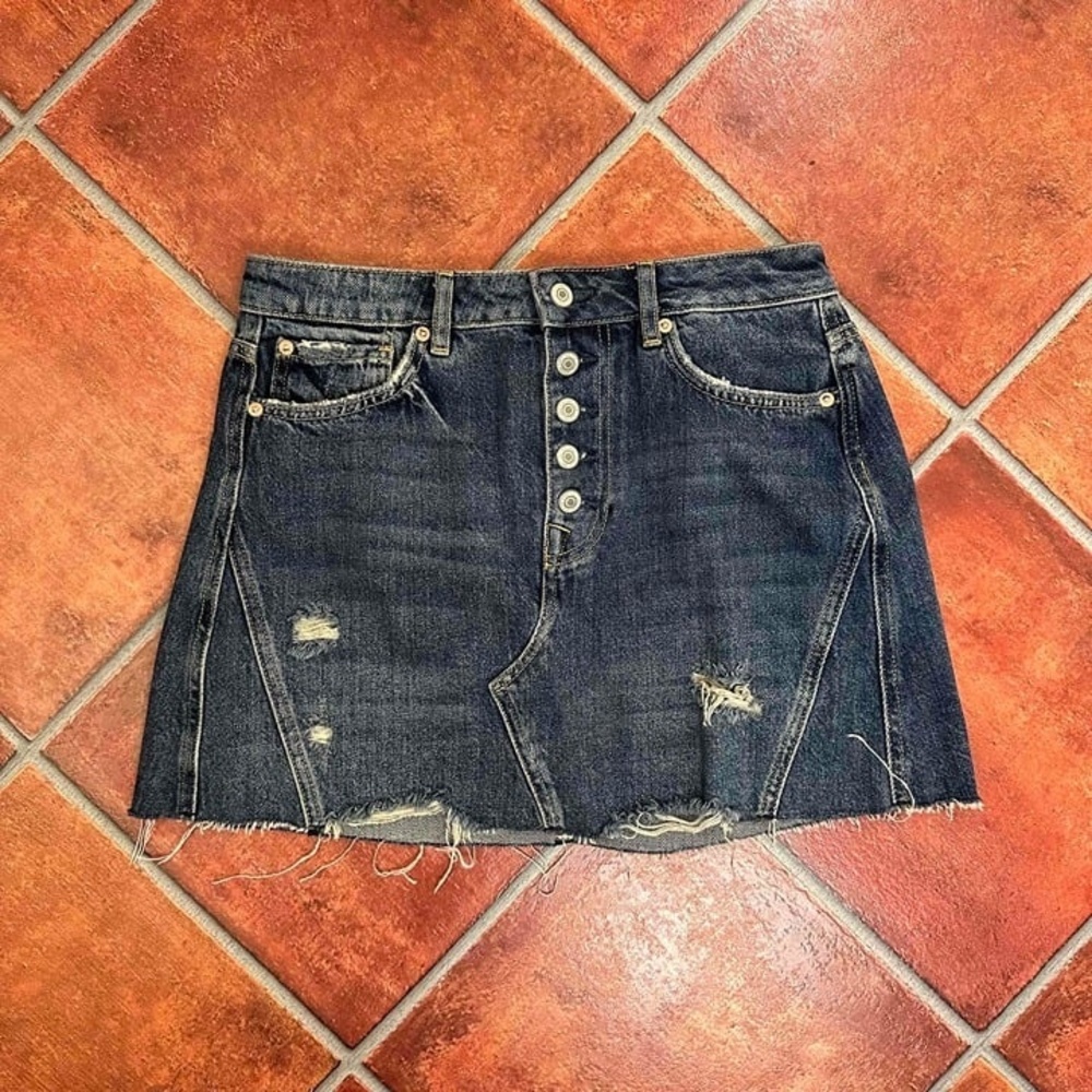 Free People Blue Distressed Raw Hem Front Button Denim Mini Skirt Size 28 - Picture 5 of 8